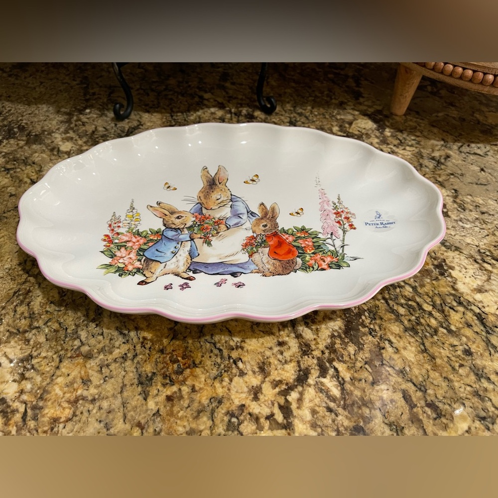 Beatrix Potter Peter Rabbit Scalloped Edge tray - brand new!